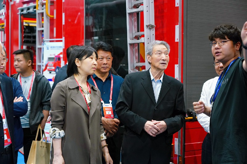 湖北博利特種車參展武漢國際安全應(yīng)急博覽會進(jìn)行中